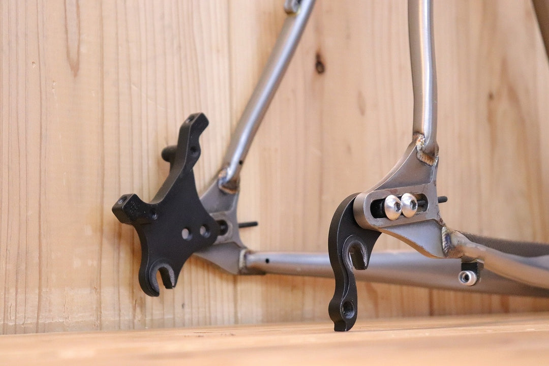 アバブバイクストア ABOVE BIKE STORE マッドマン MUDMAN DISC Mサイズ クロモリ グラベル ロードバイク フレームセット ENVE CROSS FORK 【芦屋店】