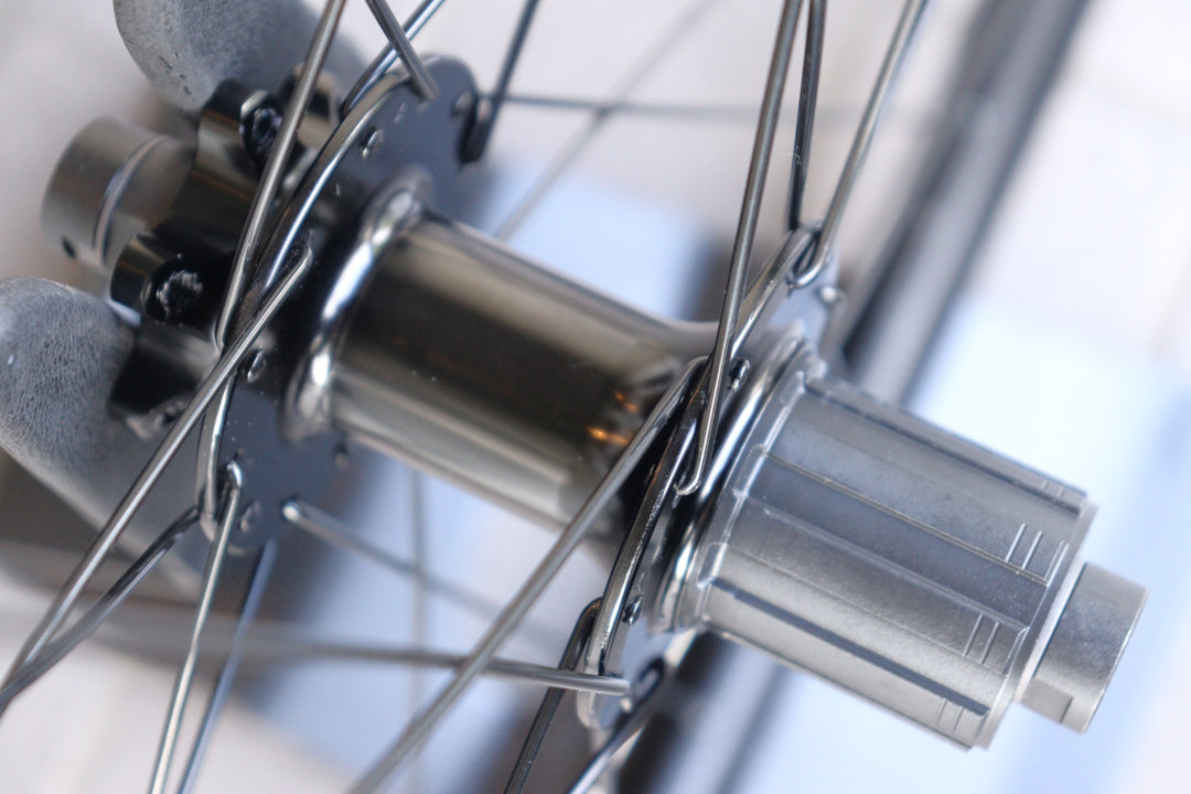 ボントレガー BONTRAGER パラダイム PARADIGM 23 TLR DISC アルミ チューブレスレディ ホイールセット シマノ 11/12S 【横浜店】
