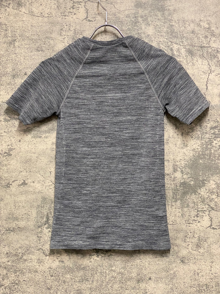 JV696 スペシャライズド SPECIALIZED SEAMLESS BASELAYER SS 半袖 ベースレイヤー グレー S