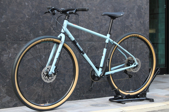 未走行品！ブリーザー BREEZER ラダー カフェ RADAR CAFE 2025 XS シマノ デオーレ 1×10S 油圧DISC クロモリ クロスバイク 【福岡店】