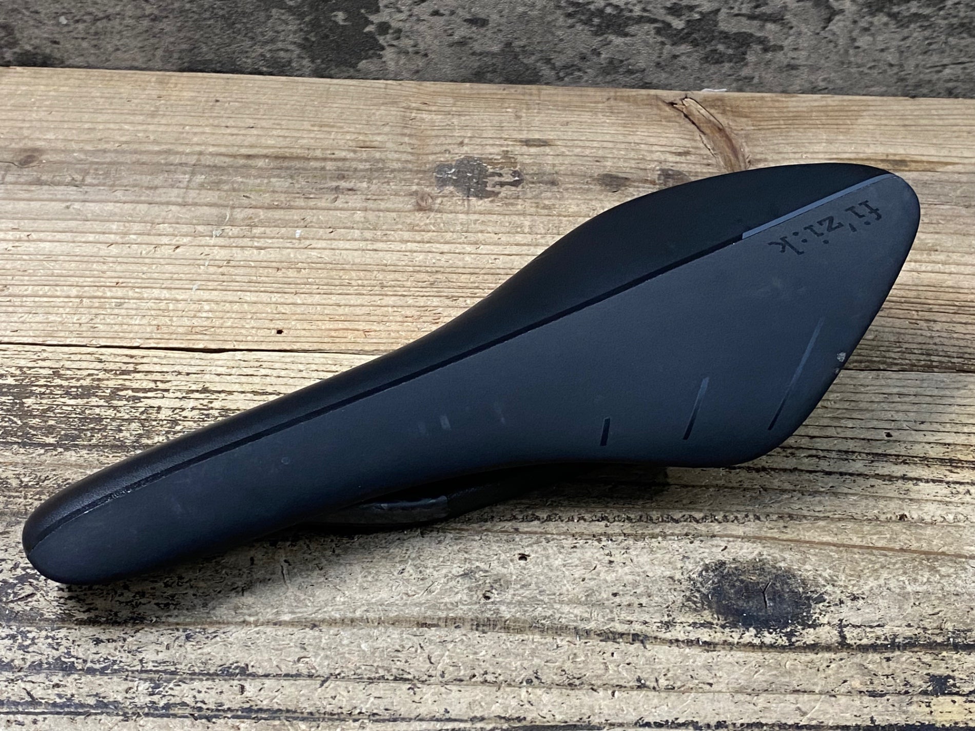 JY950 フィジーク fizik アリオネ ARIONE 00 MOBIUS サドル 黒