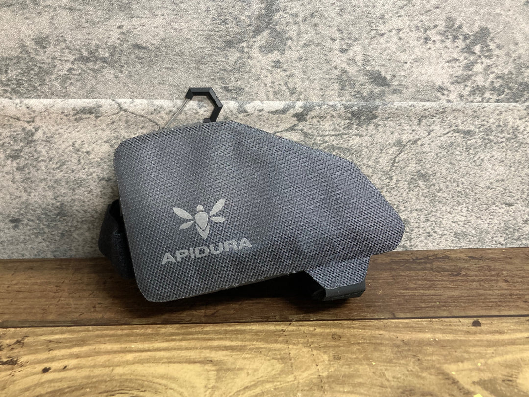 JW355 アピデュラ APIDURA EXPEDITION TOP TUBE PACK トップチューブバッグ 0.5L