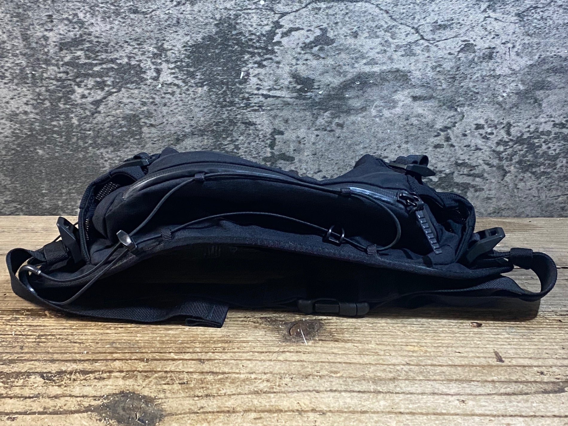 KC776 ラファ Rapha TRAIL HIP PACK ウエストポーチ 白 黒 – BICI
