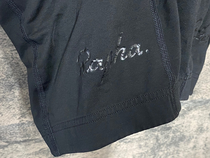 JJ534 ラファ Rapha CLASSIC BIB SHORTS Ⅱ ビブショーツ 黒 S ロゴプリント割れあり