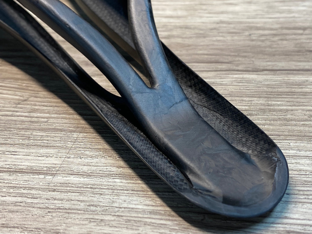 JC977 セライタリア selle ITALIA C-59 カーボンサドル カーボンレール 130mm ※座面後端にクラックあり