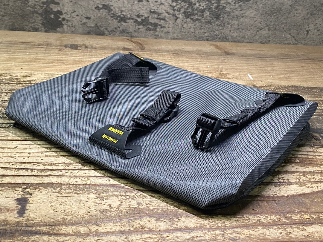JN653 アピデュラ APIDURA エクスペディション アクセサリーポケット