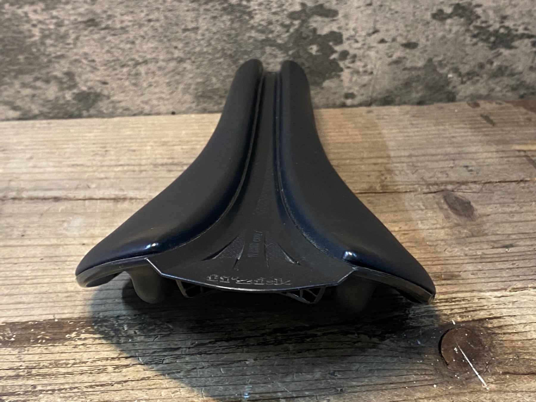JO403 フィジーク fizik アリアンテR3 fizik VERSUS EVO サドル Kium