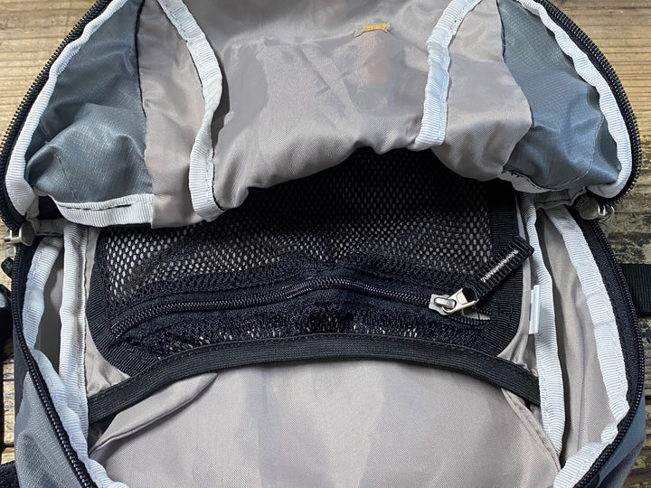KE816 ドイター deuter RACE リュック バックパック 黒 グレー