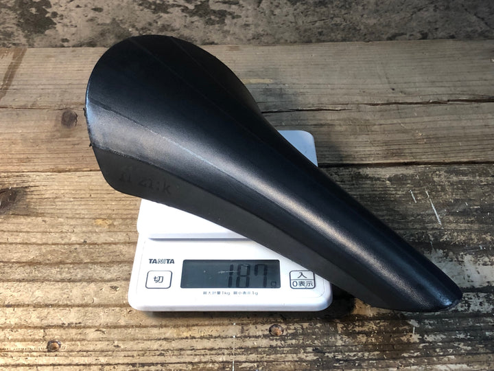 JS829 フィジーク Fizik VOLTA R1 サドル カーボンレール 端部ガリ