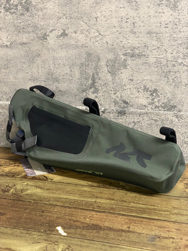 KL957 アピデュラ APIDURA x MAAP Frame Pack 4L フレームバッグ オリーブ