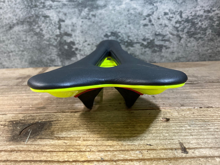 KF550 アスチュート ASTUTE SKYLITE VT サドル カーボンレール