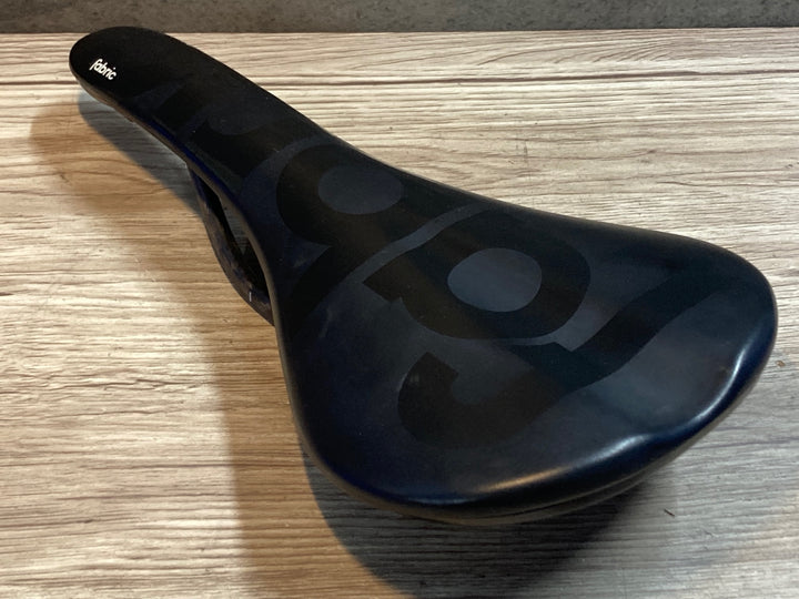 JU867 ファブリック fabric SCOOP SHALLOW PRO TEAM サドル 黒 カーボンレール