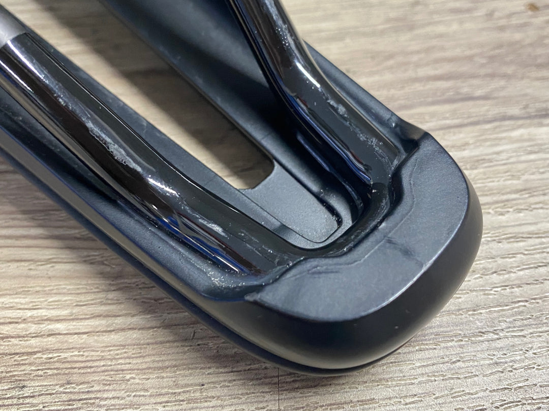 KI977 ボントレガー BONTRAGER AEOLUS PRO サドル 145mm カーボンレール ※ブリッジ割れのためジャンク