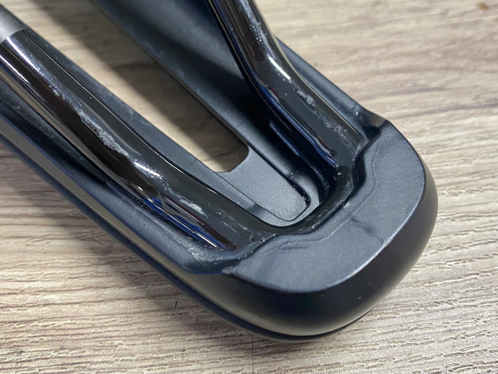 KI977 ボントレガー BONTRAGER AEOLUS PRO サドル 145mm カーボンレール ※ブリッジ割れのためジャンク
