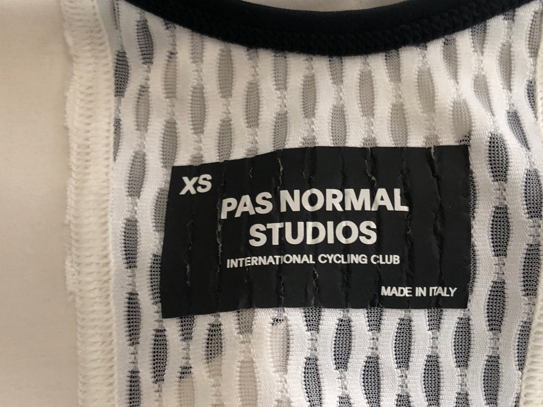 JZ665 パスノーマルスタジオ PAS NORMAL STUDIOS Mechanism ビブショーツ 黒 白 XS ※ロゴ割れ有