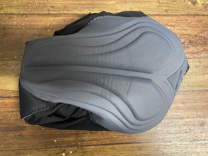 JQ755 エチュオンド ETXEONDO ビブショーツ 黒 S