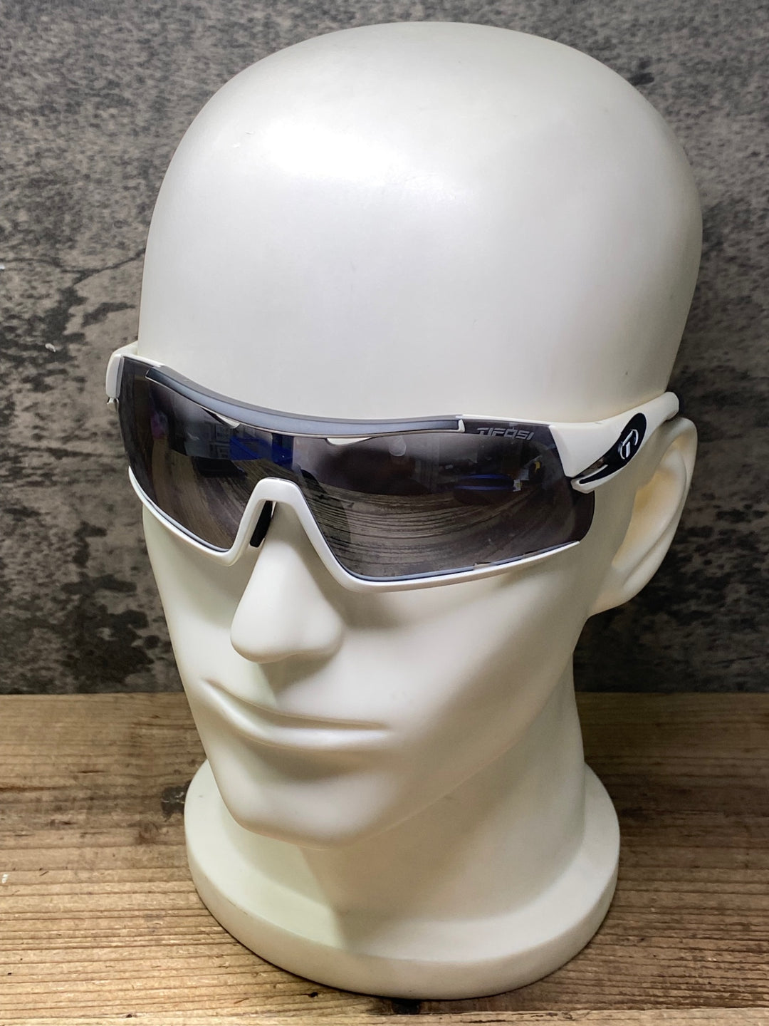 JN849 ティフォージ TIFOSI ダボス DAVOS サングラス アイウェア 白 レンズ2枚付属