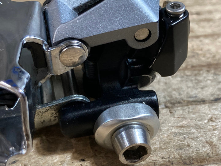 KB565 シマノ SHIMANO 105 FD-R7000 フロントディレイラー シルバー 直付 キャップ欠品