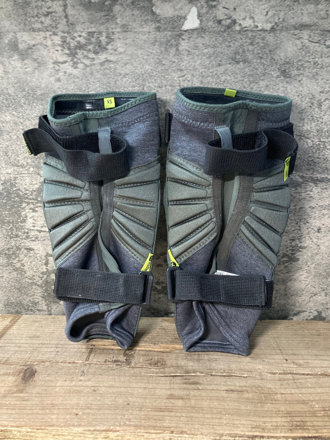 JX674 ixs Carve EVO+ knee guard ニーガード グレー XS
