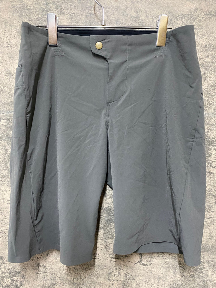 JG368 カフェドシクリステ Cafe du Cycliste RENEE Man サイクルパンツ グレー M