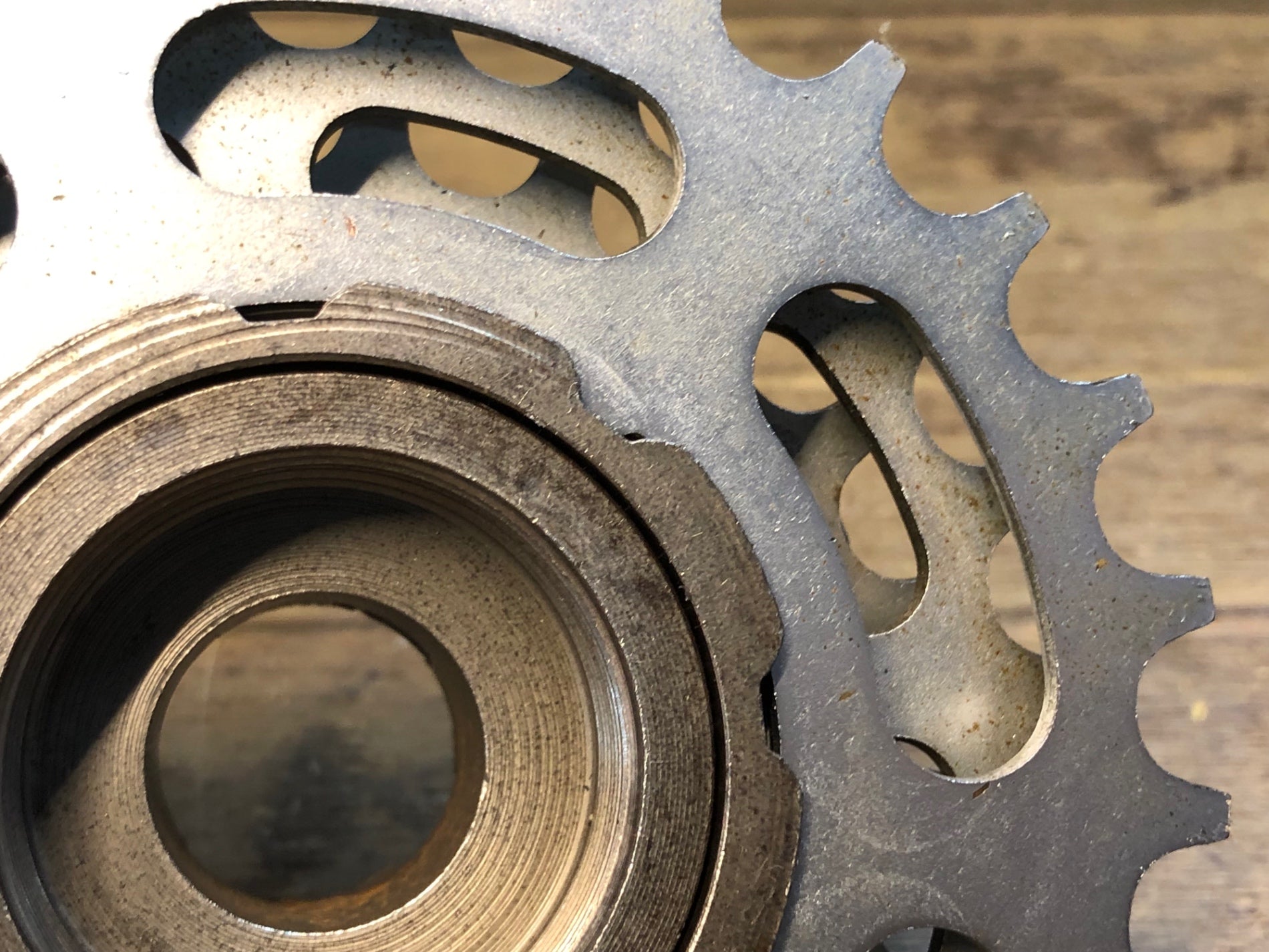 IX145 サンツアー SUNTOUR AP ボスフリー 14-26T 6S BSAネジ – BICI