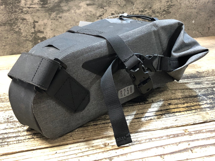 KA457 R250 サドルバッグ 黒 グレー