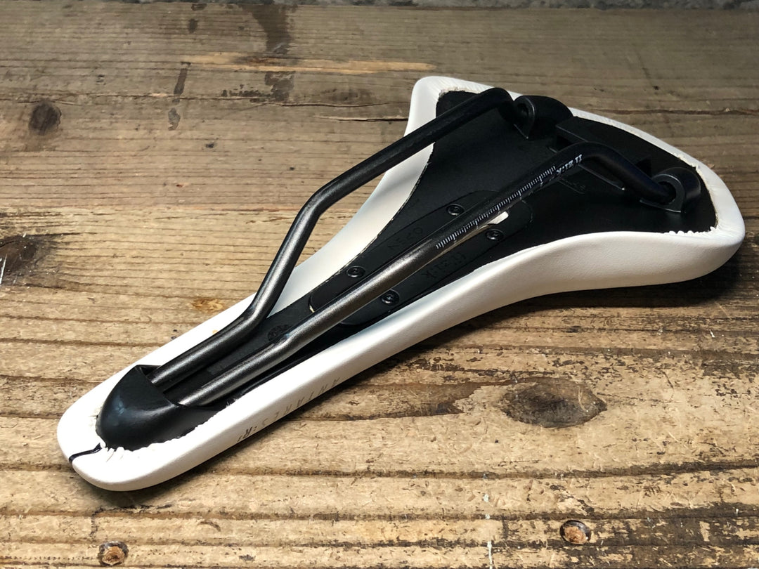 JJ160 フィジーク fizik ANTARES R3 OPEN サドル 白 REGULAR kiumレール ※プレート欠品