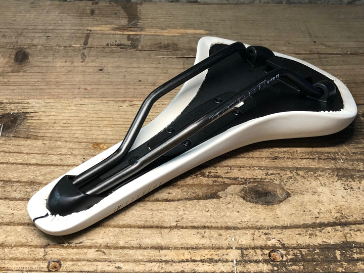 JJ160 フィジーク fizik ANTARES R3 OPEN サドル 白 REGULAR kiumレール ※プレート欠品