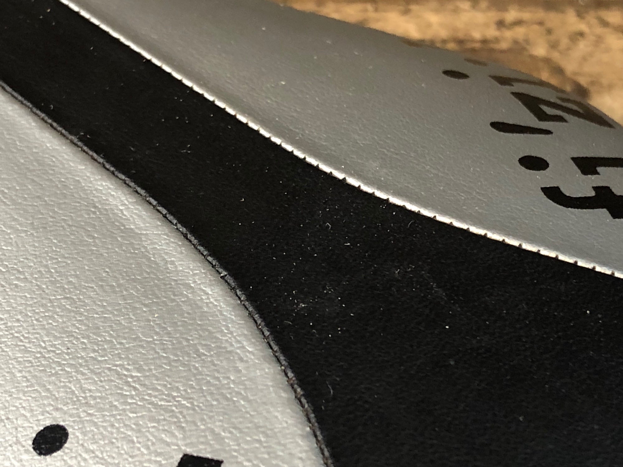 JM594 フィジーク fizik アリオネ ARIONE WING FLEX サドル シルバー