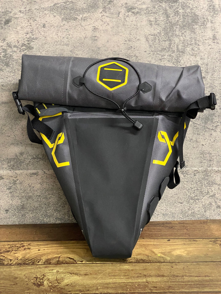 JY960 アピデュラ APIDURA エクスペディション サドルパック サドルバッグ 17L 防水