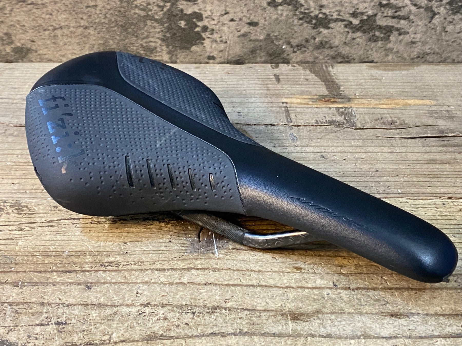 JU152 フィジーク fizik アンタレス ANTARES R1 サドル 黒 カーボン