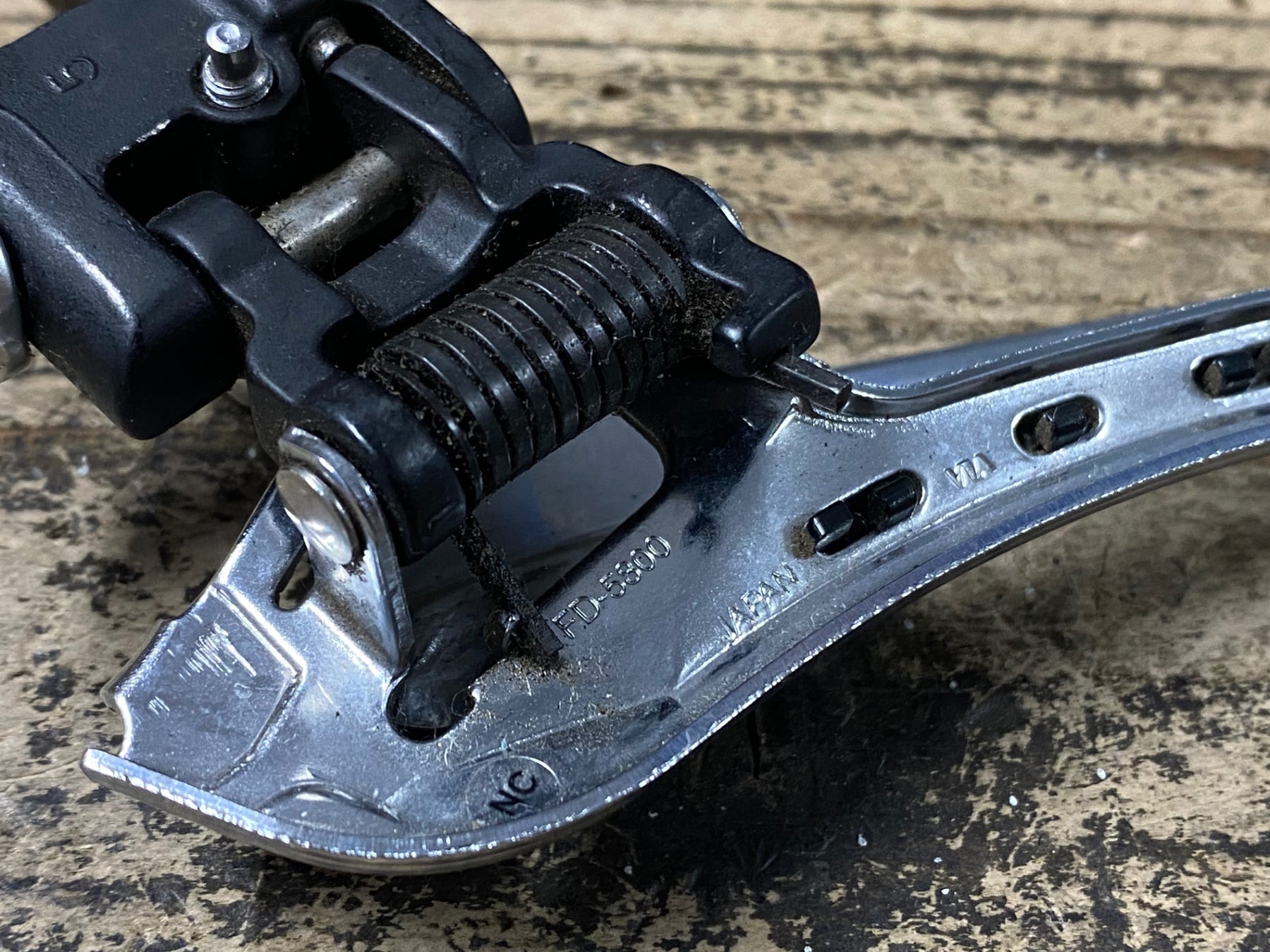 JA117 シマノ SHIMANO 105 FD-5800 直付 フロントディレイラー 2S