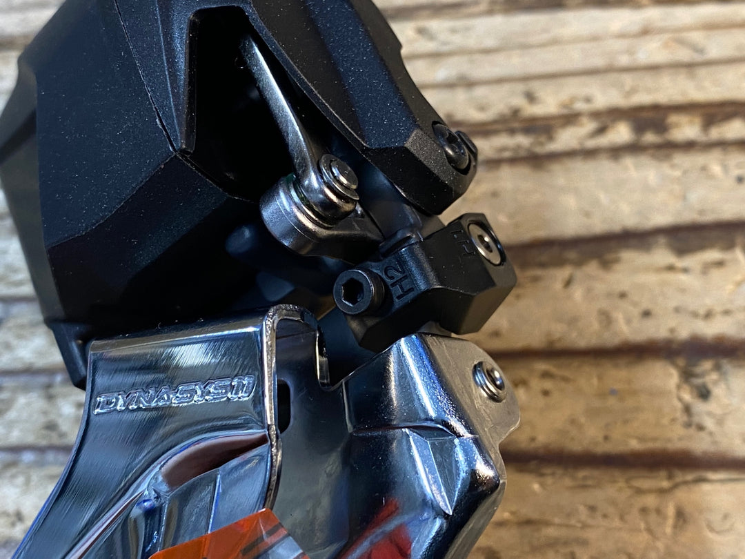 JV649 シマノ SHIMANO デオレ DEORE XT FD-M8070 フロントディレイラー 2s 66°-69° Di2 電動