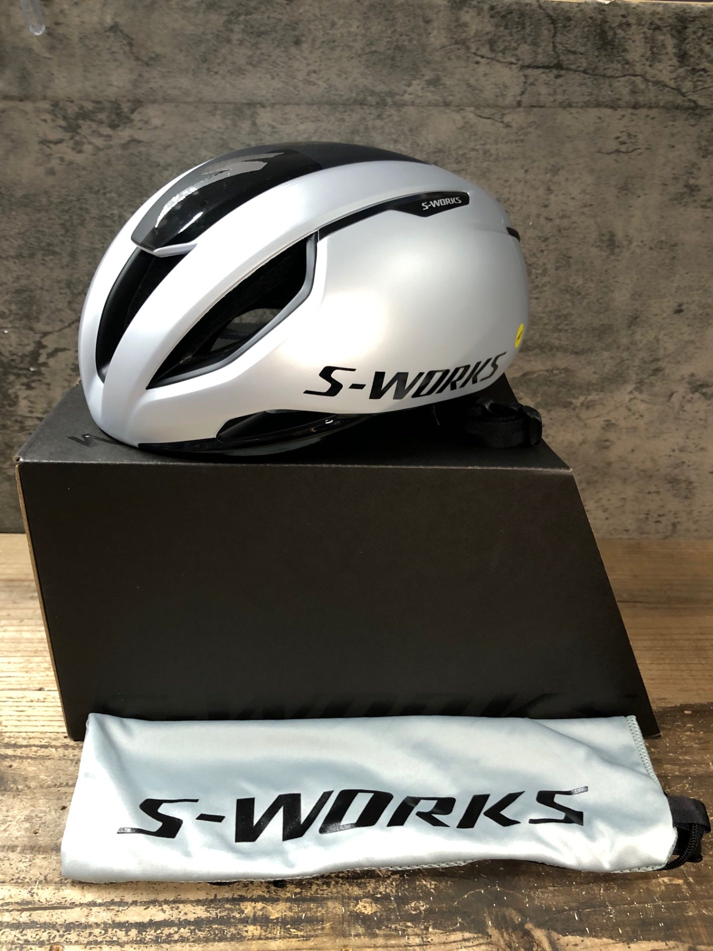 スペシャライズド　EVADE3 シルバー　55-59センチ　M S-WORKS EVADE 3 HELMET CE DLMMULTI ROUND S(Round S (51-56cm