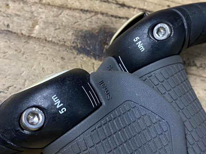 KQ593 エルゴン ERGON GS2 グリップ セット 黒