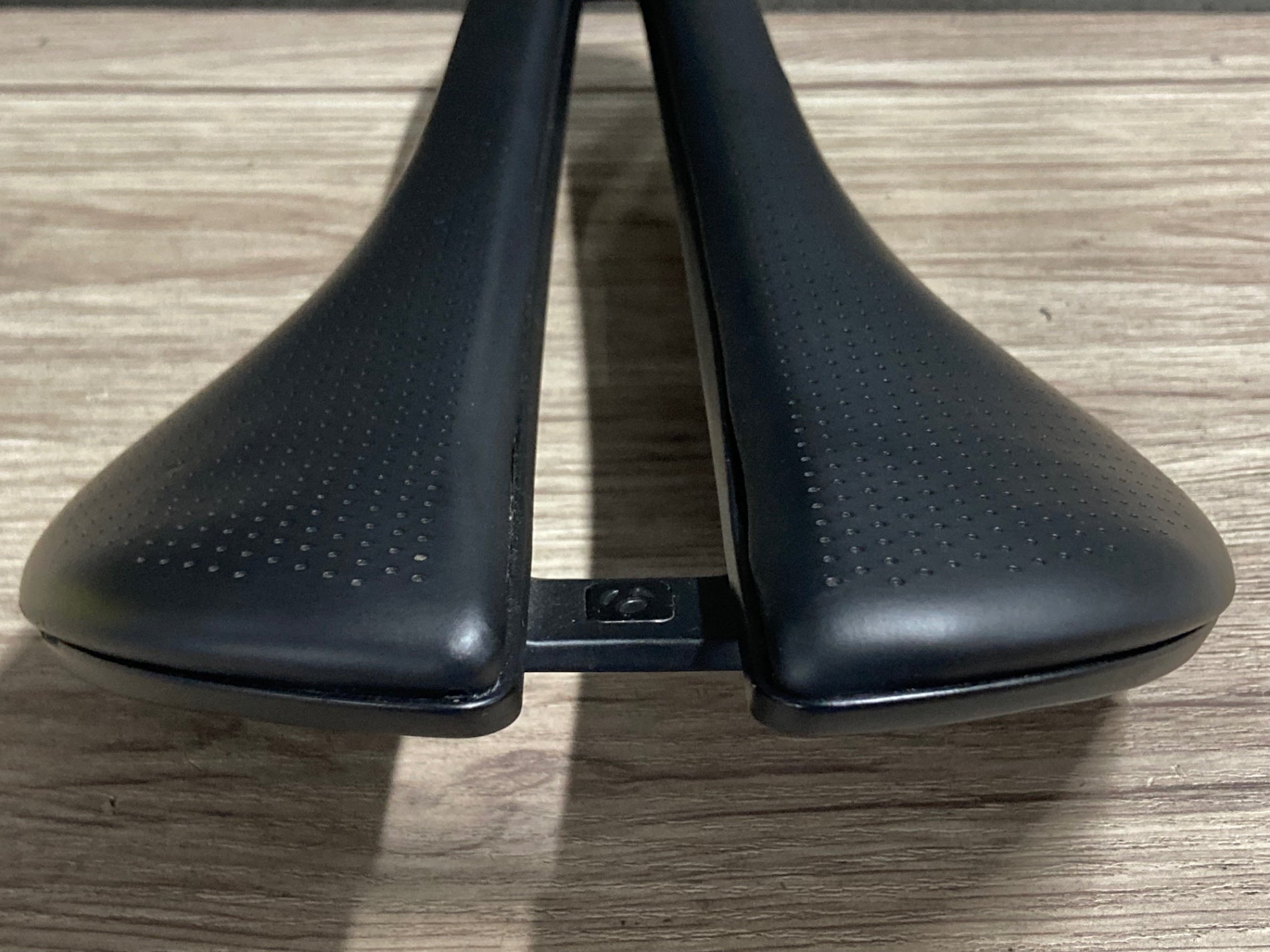 KF383 ボントレガー BONTRAGER AEOLUS PRO サドル 黒 145mm CARBON