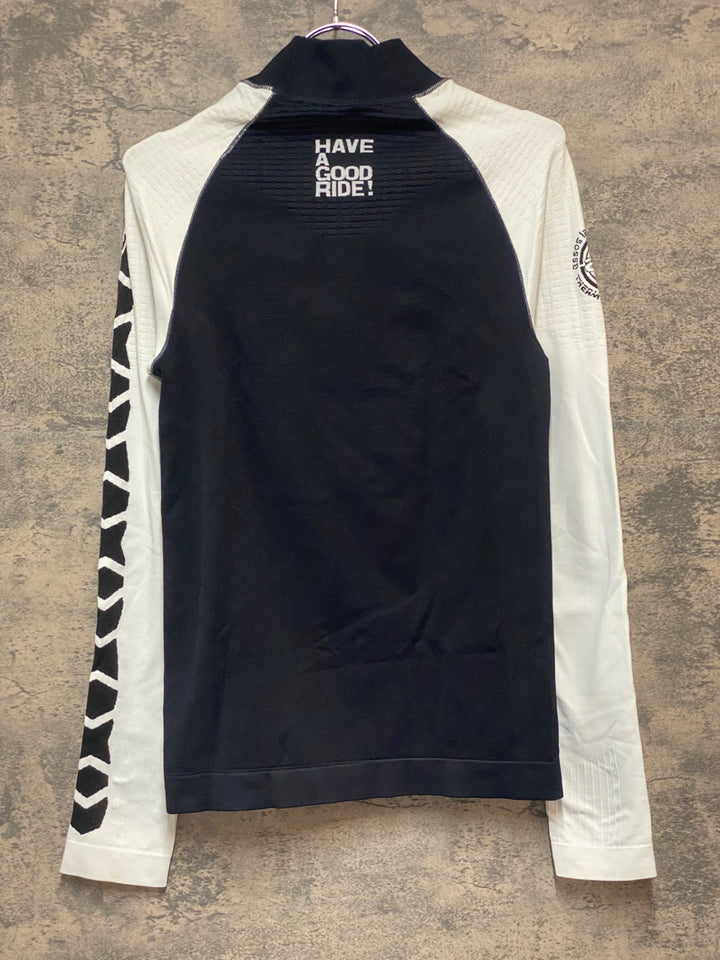 KP856 アソス ASSOS SKINFOIL WINTER 長袖 ベースレイヤー 白 黒 Ⅱ