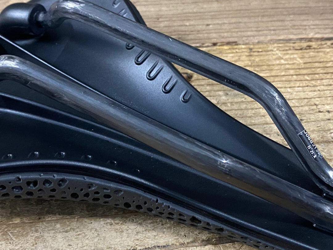 KO853 フィジーク fizik ANTARES VERSUS EVO R1 ADAPTIVE サドル カーボンレール 139mm
