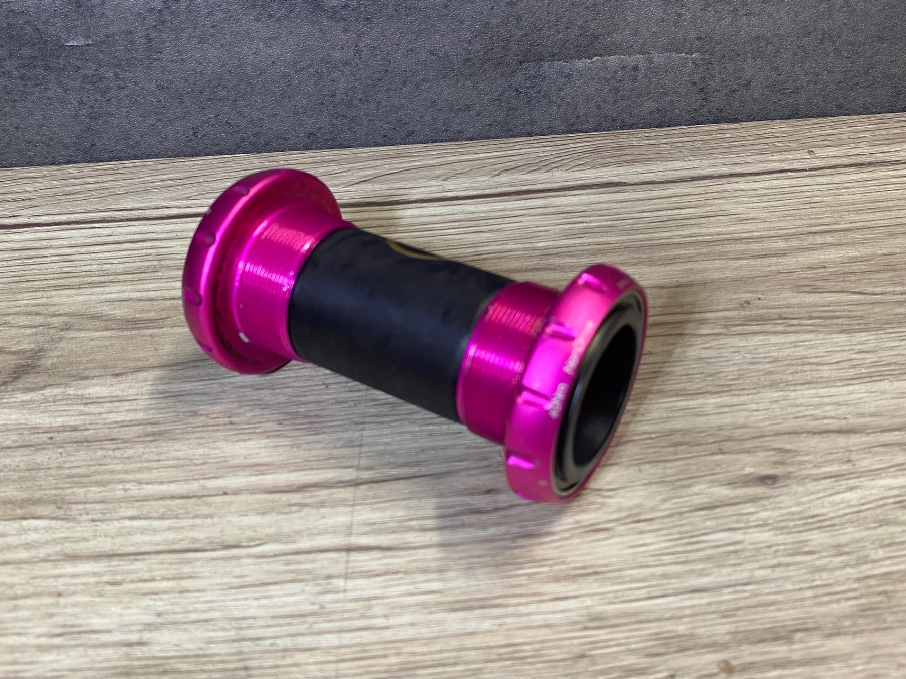 CHRIS KING ボトムブラケット ピンク JS702 クリスキング CHRIS KING THREADFIT 30 BSA Ceramic BB