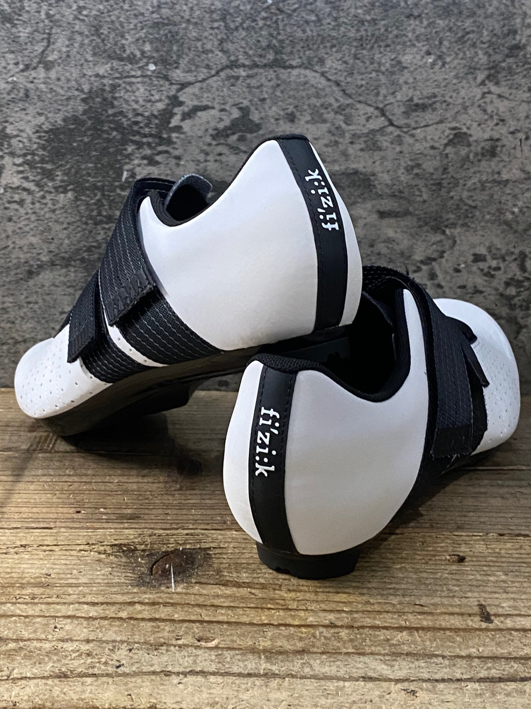 KK387 フィジーク fizik TEMPO R5 POWERSTRAP SHOES ビンディングシューズ 3穴 白黒 EU43.5