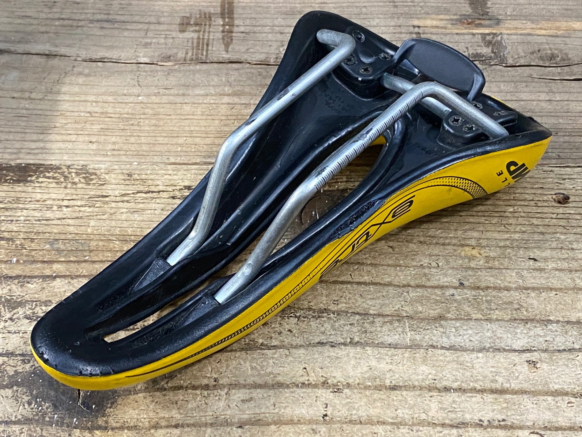 JV946 SELLE SMP extra サドル 黄 – BICI AMORE ONLINE STORE