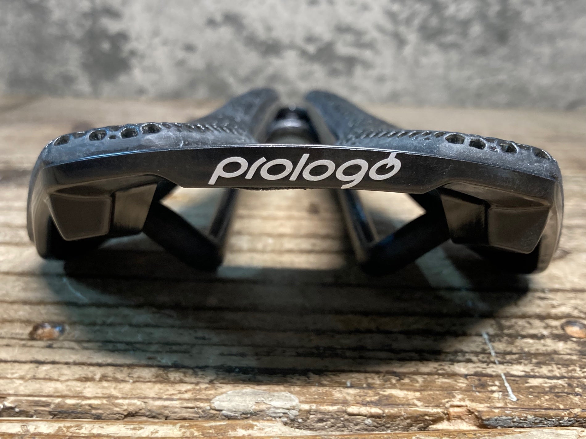 JJ598 プロロゴ prologo ナゴ NAGO R4 PAS 3D MSS サドル 黒 カーボン