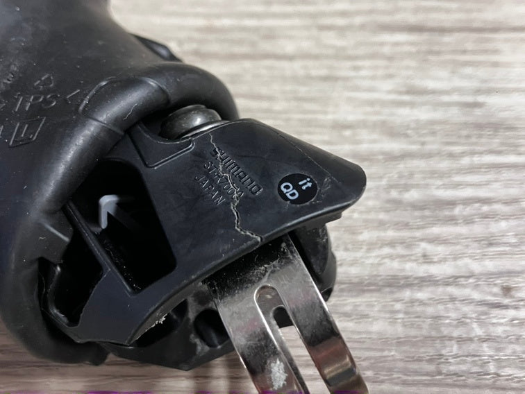 KG784 シマノ SHIMANO 105 ST-R7000 STIレバー 2x11S 左右セット ※左レバークランプ部ひび割れのためジャンク
