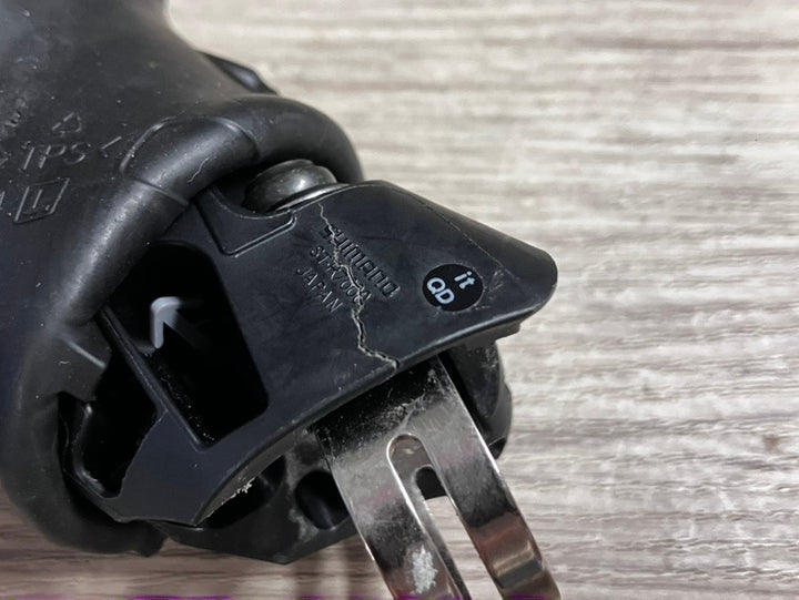 KG784 シマノ SHIMANO 105 ST-R7000 STIレバー 2x11S 左右セット ※左レバークランプ部ひび割れのためジャンク