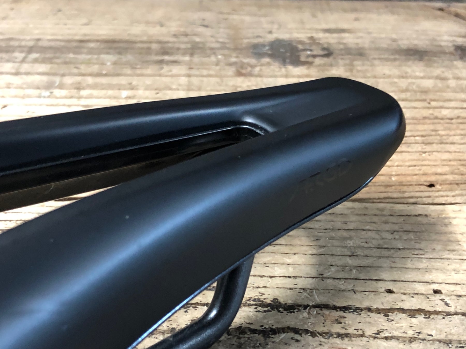 KB147 フィジーク fizik TEMPO ARGO R3 サドル 黒 kium 160mm – BICI
