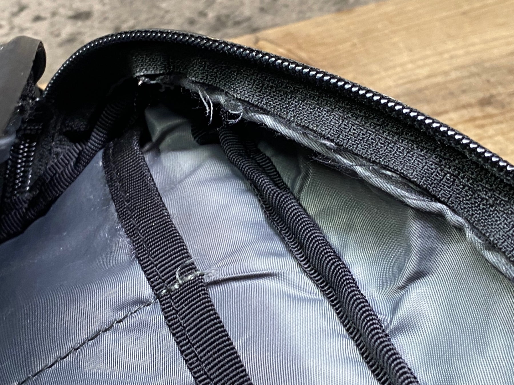 JK013 クローム CHROME カデット KADET NYLON ボディバッグ 黒 – BICI