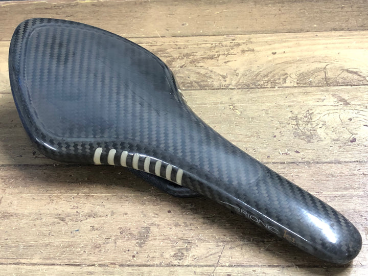 KN214 フィジーク FIZIK アリオネ ARIONE K:1 カーボンサドル 黒