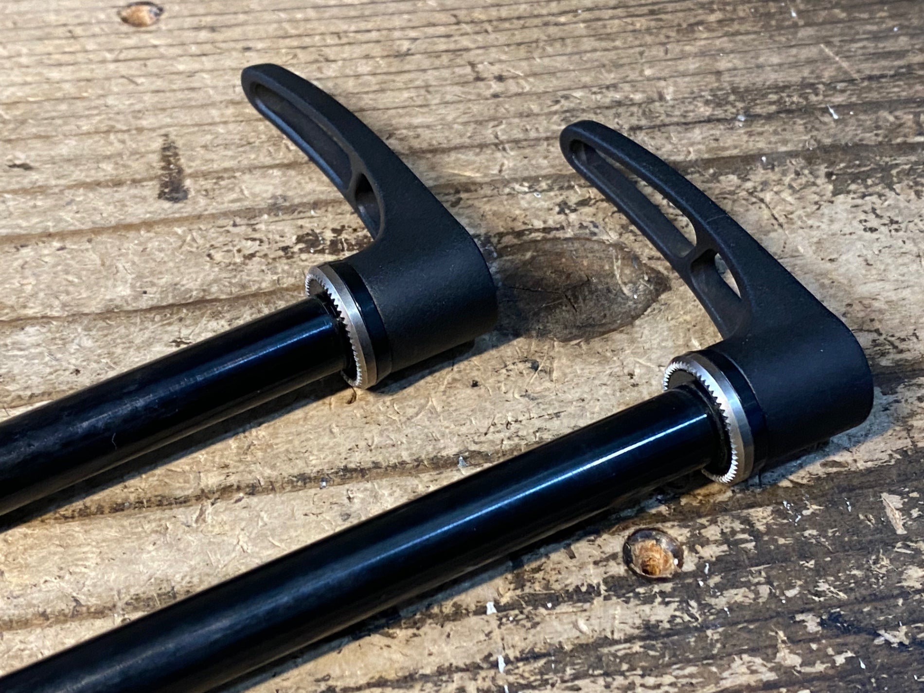 JP384 DTSWISS スルーアクスルF121mm ピッチ1.5mm / R 163mm ピッチ1.5