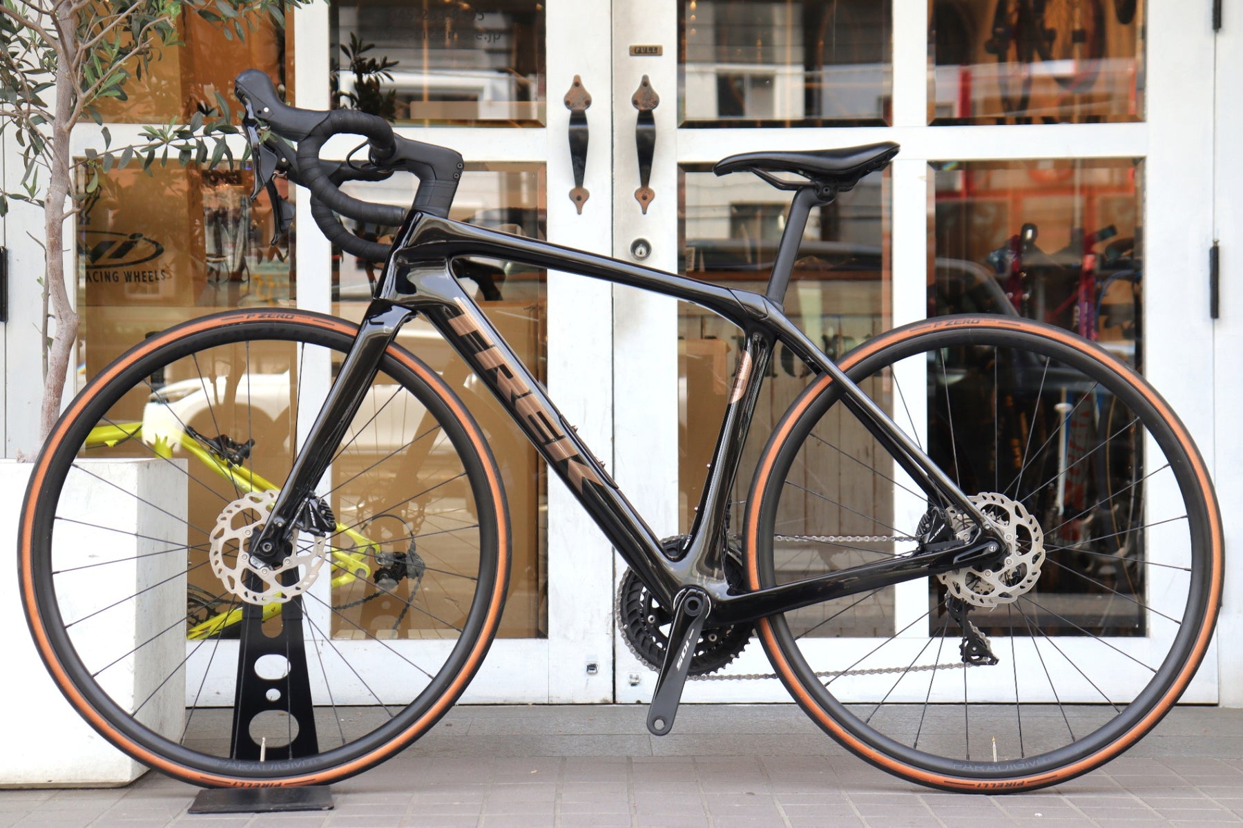 フルカーボン 52サイズ　シマノ105 sl5 domane TREK M*i様 トレック 52サイズ 2023モデル GEN4 DISC SL5 DOMANE ドマーネ TREK 自転車本体