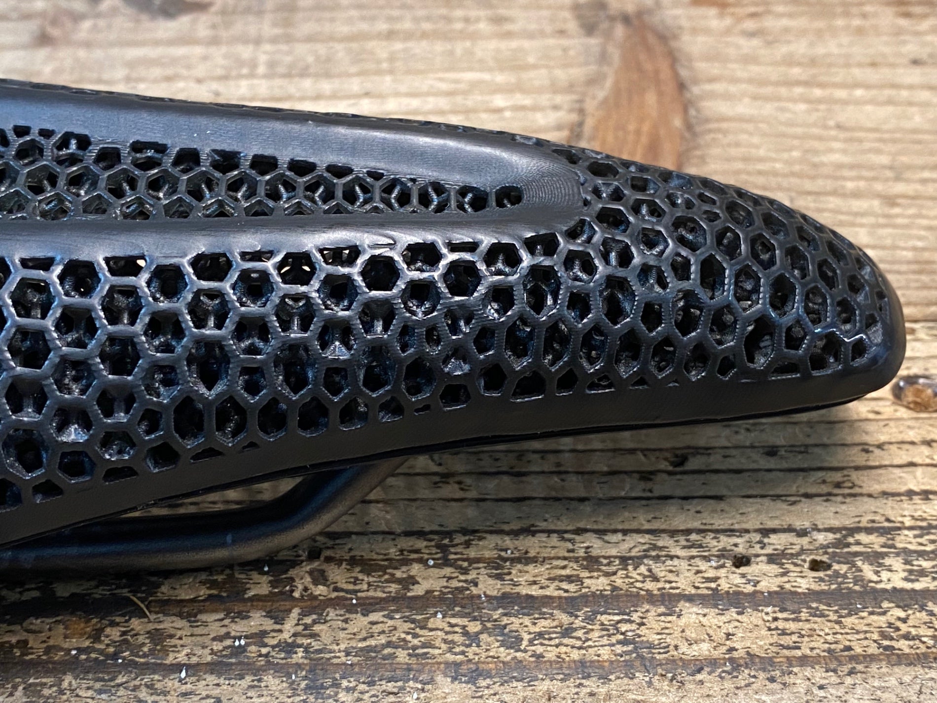 【新品　未使用】サドル　Fizik Amazon | Fizik(フィジーク) MISTICA(ミスティカ) kiumレールforTRI